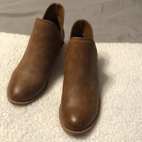 Brown heeled bootie - Picture 3 of 3